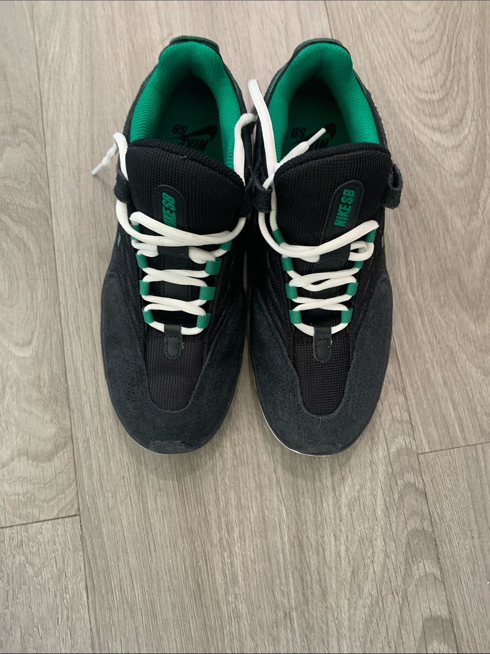 Nike Men's Black and Green Athletic Sneakers
